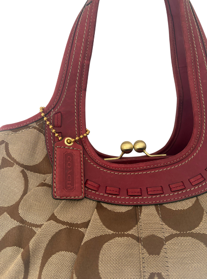 COACH 2008 ERGO PLEATED SIGNATURE KISS-LOCK BAG